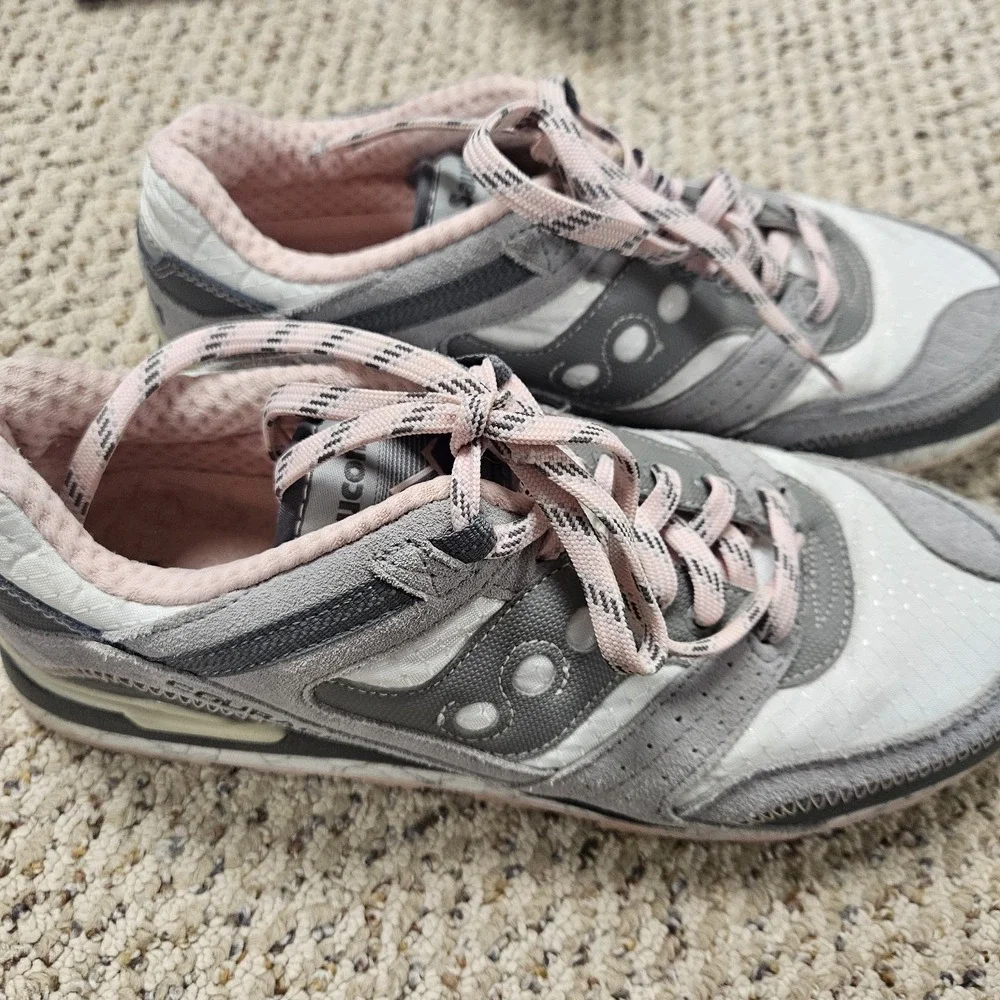 Saucony‎ Courageous TR Shoes Sneakers Classic Women's Size 10 White Gray Pink